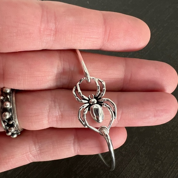 Sterling silver spider cuff bracelet - Picture 4 of 9